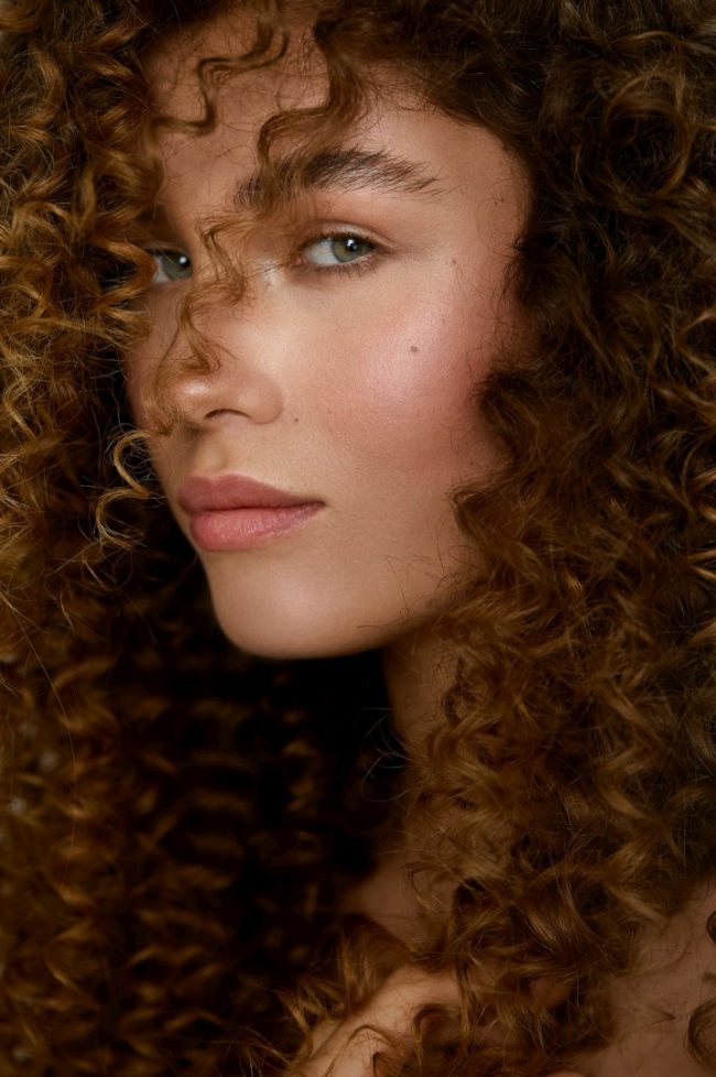 curlyhair makeup-artist